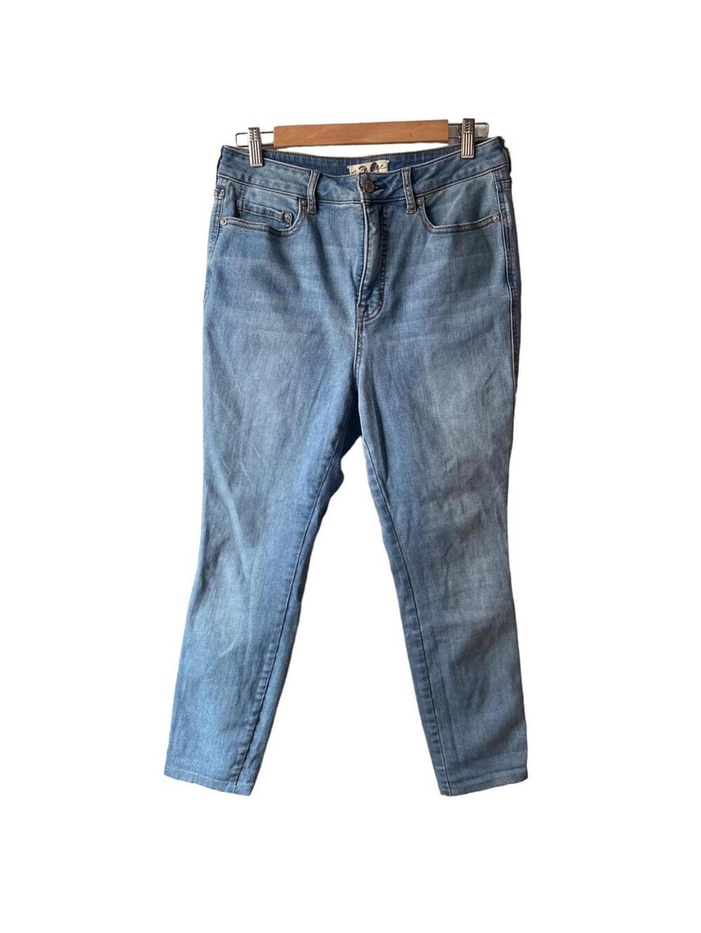 Free People The Free Jeans Women's Size 30 Medium Wash Hemmed Short